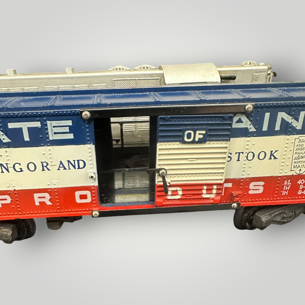 American Flyer 1953 370 GM GP-7 Diesel Train Engine w/Post and State Main Boxcars S Scale